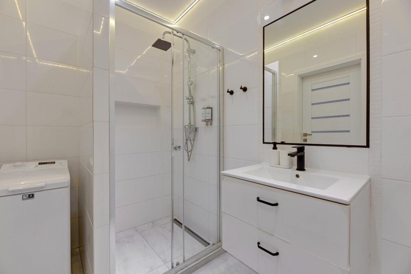 Huoneisto Nowa Motlawa Spa, Pool, Gym & Parking By Downtown Gdańsk