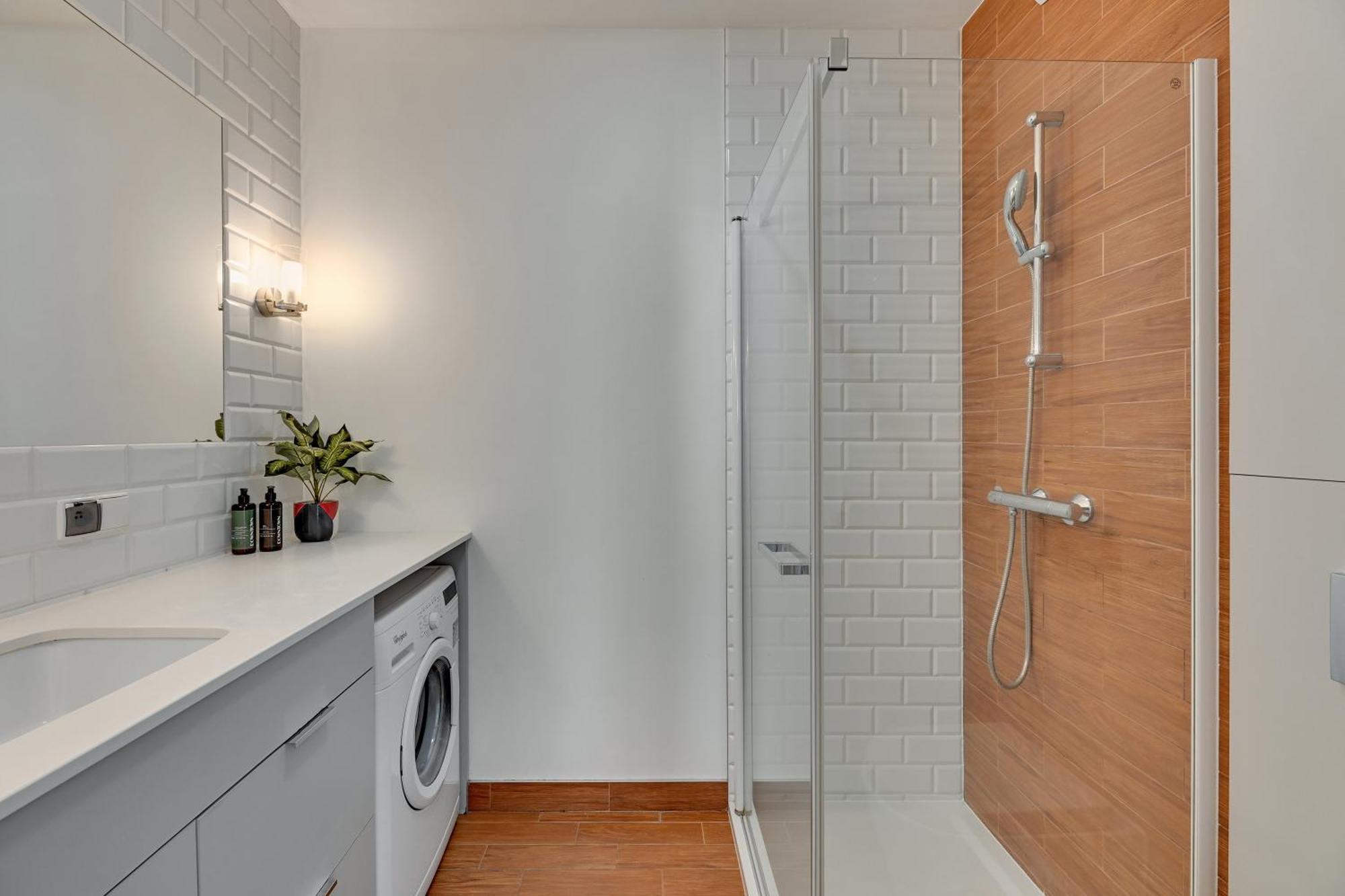 Huoneisto Nowa Motlawa Spa, Pool, Gym & Parking By Downtown *